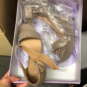 Madden Girl Beau wedges